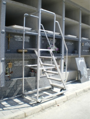 Escaleras cementerio aluminio